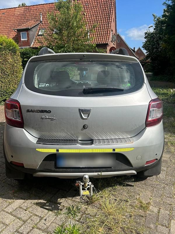 Gebraucht Dacia Sandero 90 PS (66 kW) 2015 Grau Kleinwagen