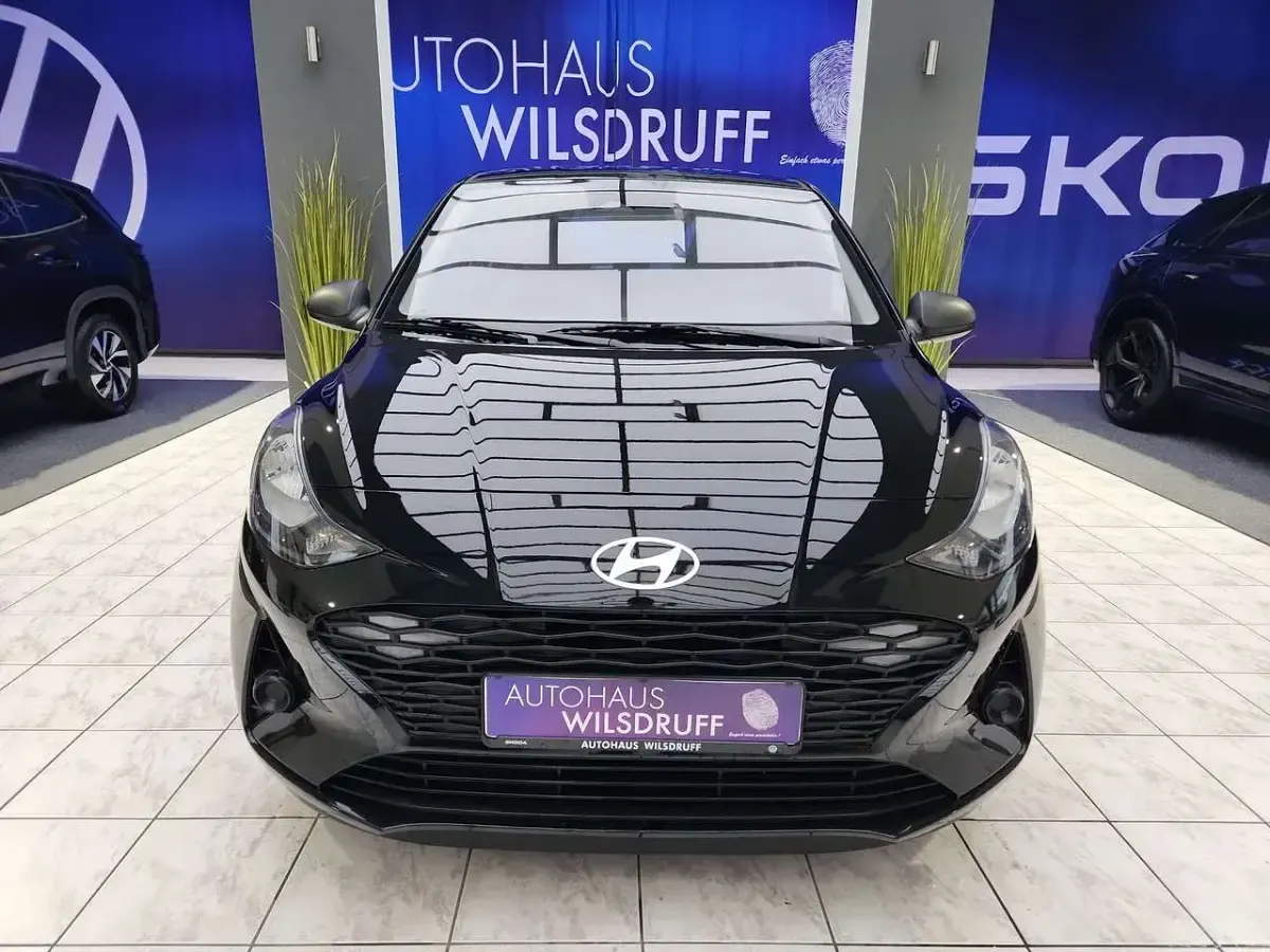 Neu Hyundai i10 Comfort 63 PS (46 kW) 2025 Schwarz Kleinwagen
