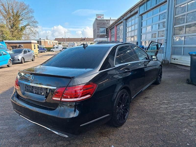 Usata Mercedes E220 170 CV (125 kW) 2015 Nero Berlina