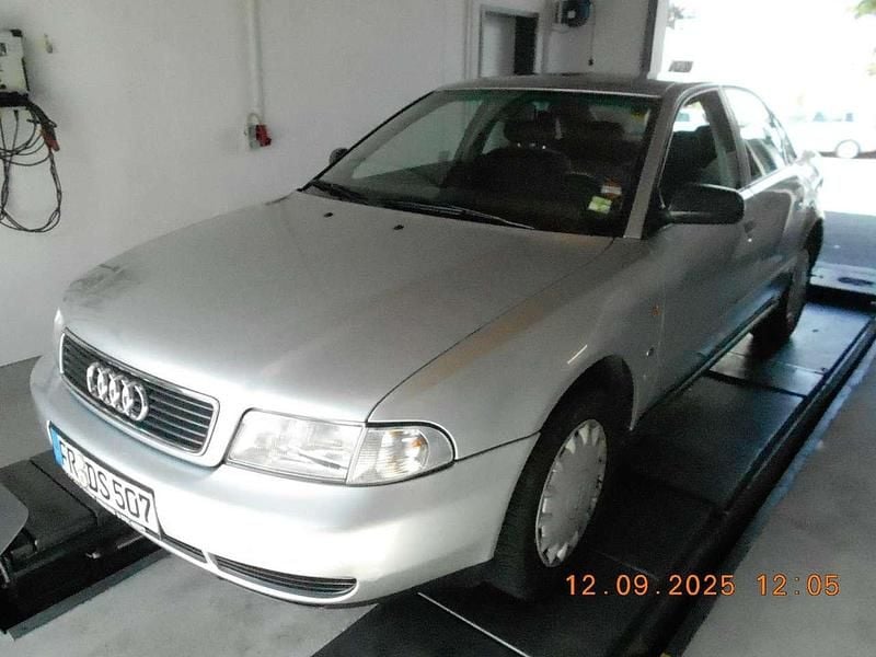 Y7m silbermetallic Gebraucht 1996 Audi A4 Limousine | 2.350 € (Fairer Preis) - Bild 1/4