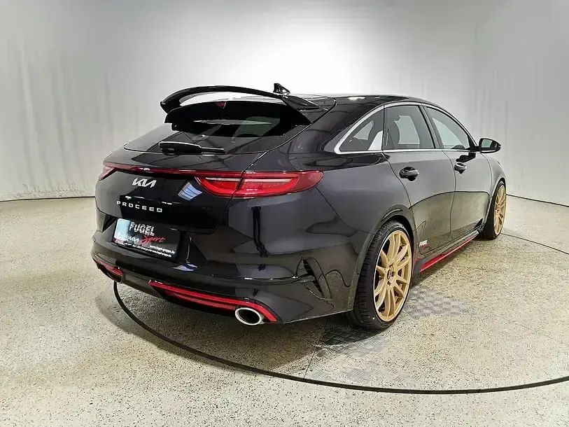 Gebraucht Kia ProCeed Sport 204 PS (150 kW) 2023 Schwarzmet. Kleinwagen