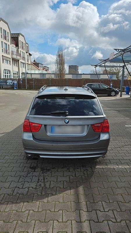 Gebraucht BMW 318 143 PS (105 kW) 2010 Silber Kombi