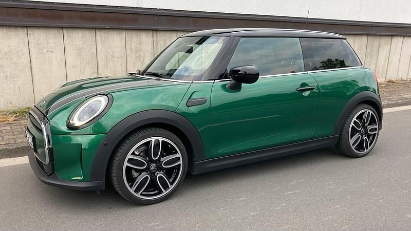 Grün Gebraucht 2022 Mini Cooper Kleinwagen | 25.290 € (Etwas zu teuer) - Bild 1/4