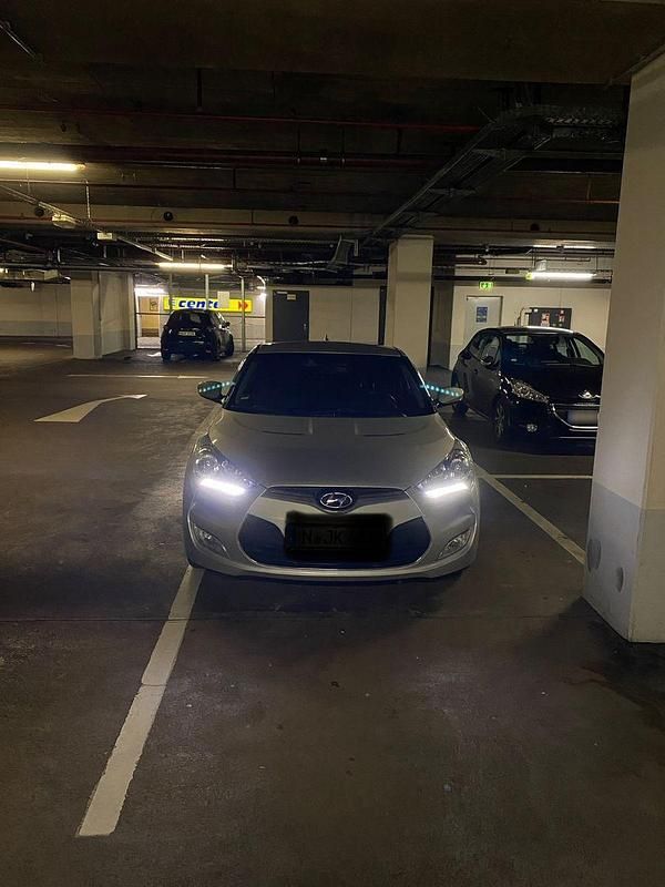 Gebraucht Hyundai Veloster Style 140 PS (102 kW) 2012 Silber Kleinwagen