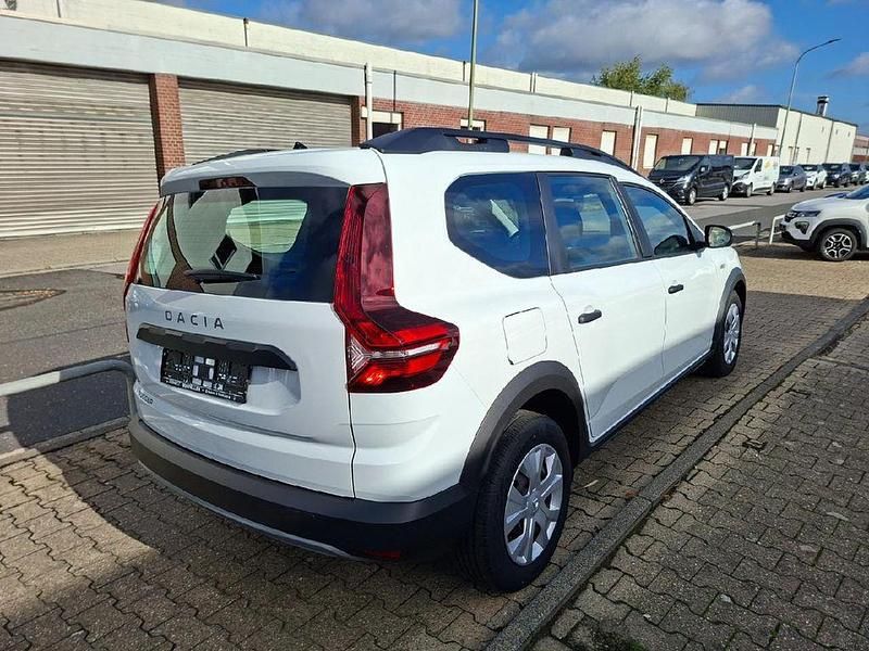 Gebraucht Dacia Jogger Essentiel 101 PS (74 kW) 2022 Weiß Van / Kleinbus