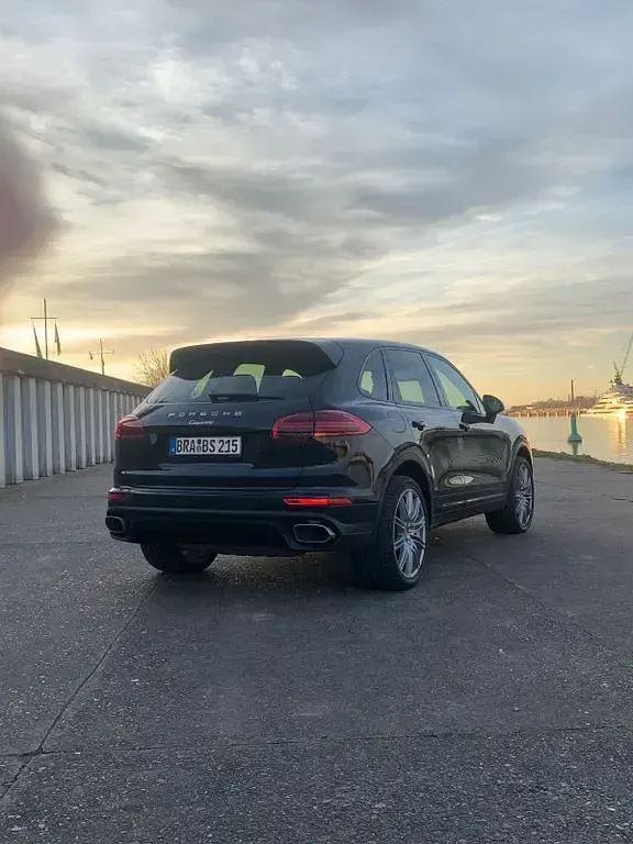 Second-hand Porsche Cayenne 262 CP (192 kW) 2016 Negru SUV