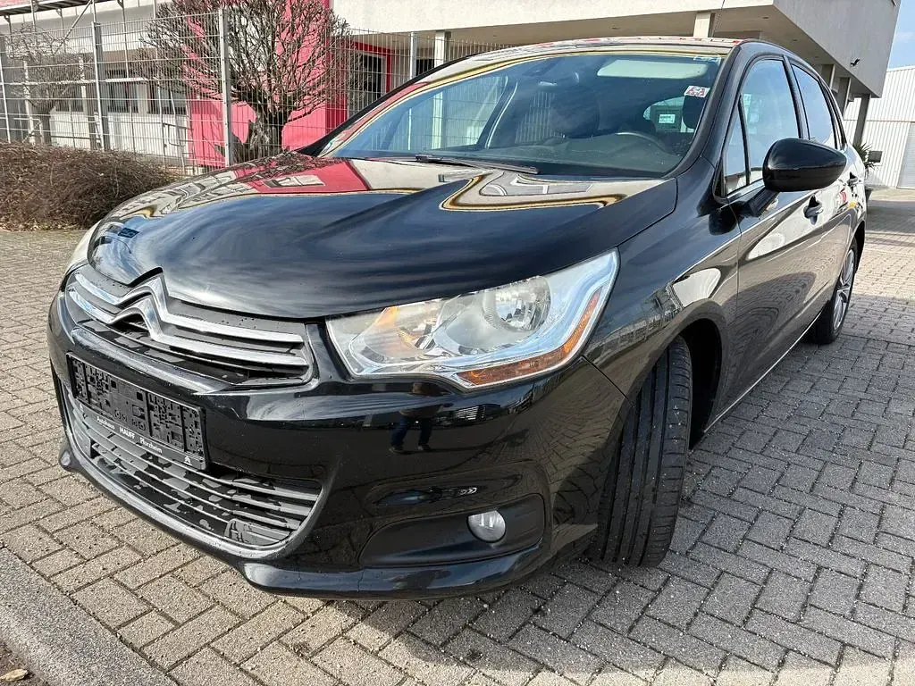 Gebraucht Citroën C4 Tendance 120 PS (88 kW) 2012 Schwarz Limousine