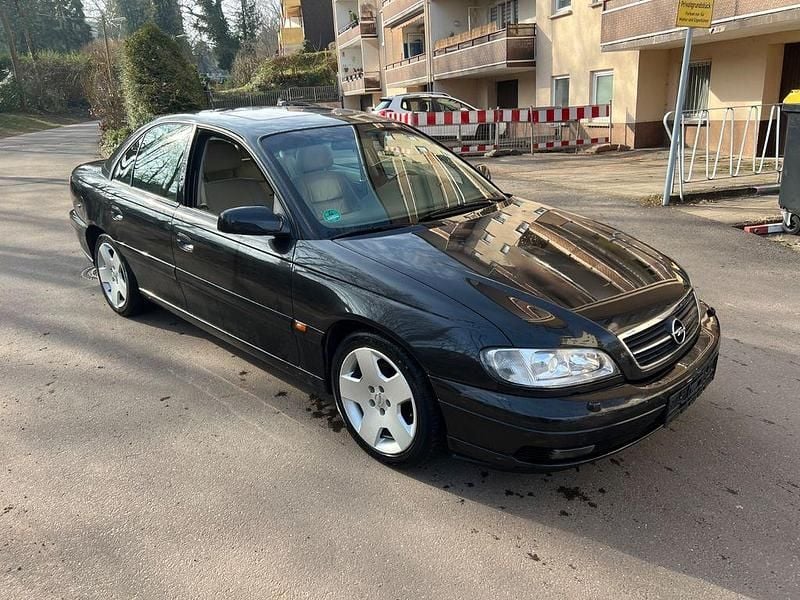Schwarz Gebraucht 1999 Opel Omega Executive Limousine | 3.000 € (Fairer Preis) - Bild 1/4