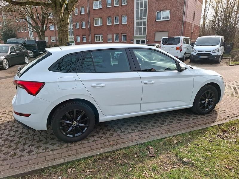 Gebraucht Skoda Scala 116 PS (85 kW) 2019 Weiß Kleinwagen