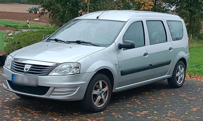 Silber Gebraucht 2009 Dacia Logan Van / Kleinbus | 2.400 € - Bild 1/4