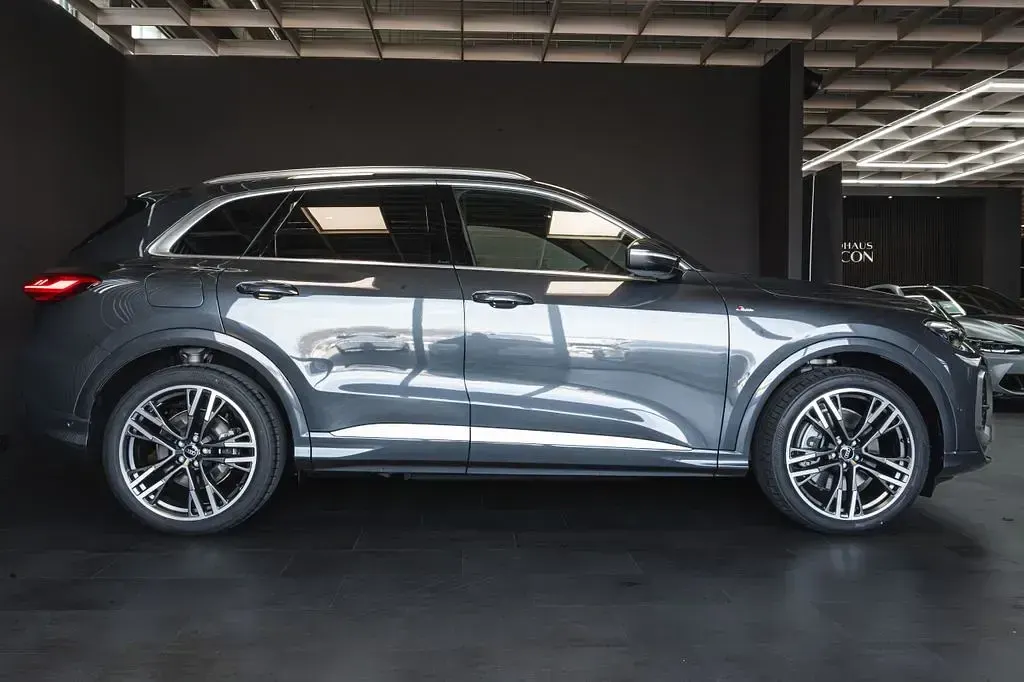 Neu Audi Q5 S-Line 204 PS (150 kW) 2026 Grau SUV