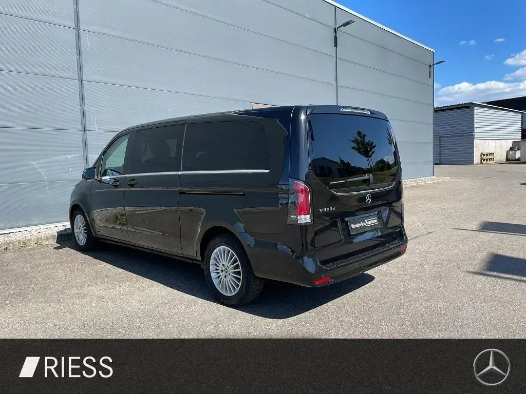 Gebraucht Mercedes V300 Avantgarde 237 PS (174 kW) 2025 Schwarz Van / Kleinbus