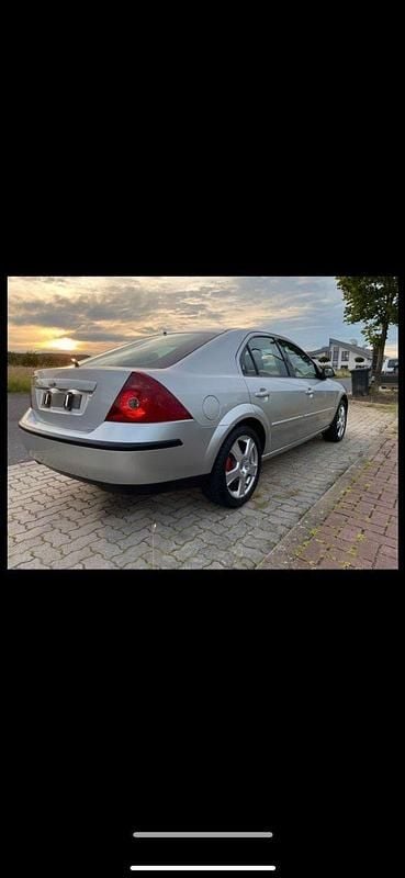 Silber Gebraucht 2001 Ford Mondeo Ambiente Kombi | 2.000 € (Fairer Preis) - Bild 1/4