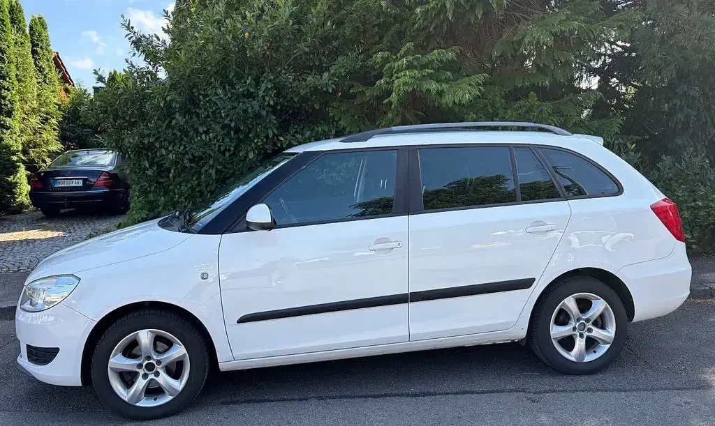 Gebraucht Skoda Fabia Family 90 PS (66 kW) 2012 Weiß Limousine