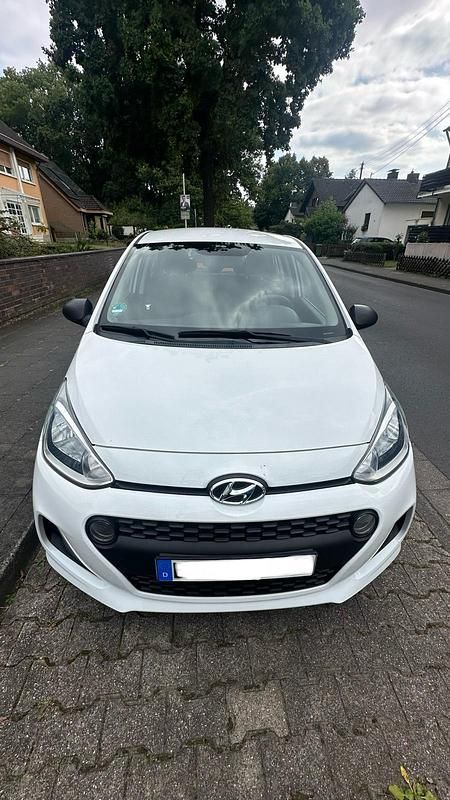 Weiß Gebraucht 2017 Hyundai i10 Kleinwagen | 6.250 € (Guter Preis) - Bild 1/4