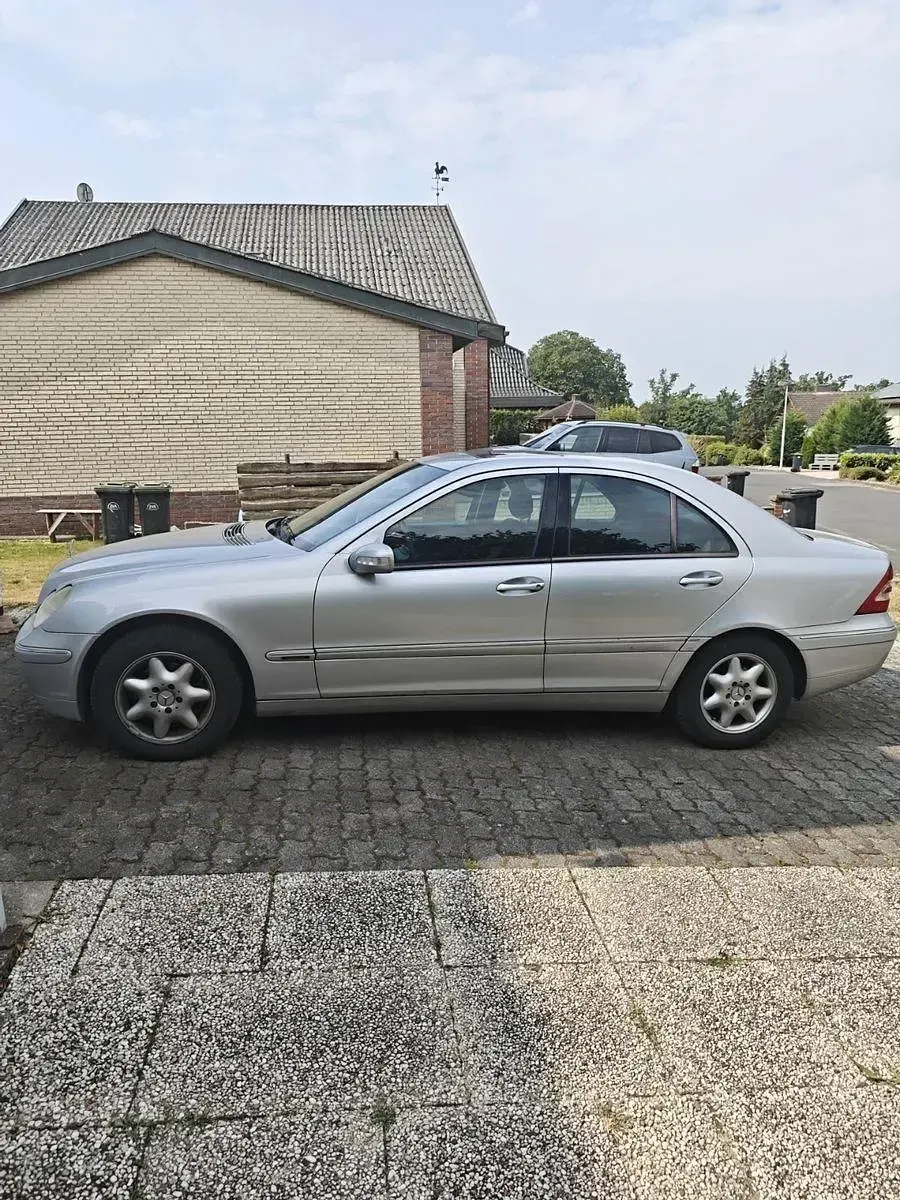 Gebraucht Mercedes C180 Elegance 129 PS (94 kW) 2001 Silber Limousine