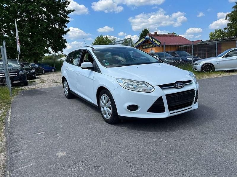 Frostweiß Gebraucht 2011 Ford Focus Trend Kombi | 2.990 € (Fairer Preis) - Bild 1/4