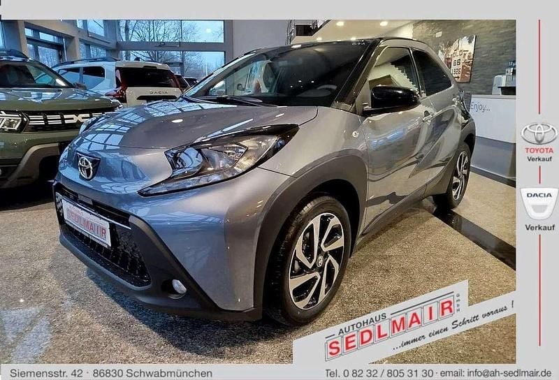 Celestine grey Neu 2025 Toyota Aygo X SUV | 15.870 € (Guter Preis) - Bild 1/4