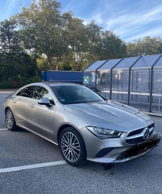 Grau Gebraucht 2019 Mercedes CLA200 Coupé | 23.500 € (Guter Preis) - Bild 1/4