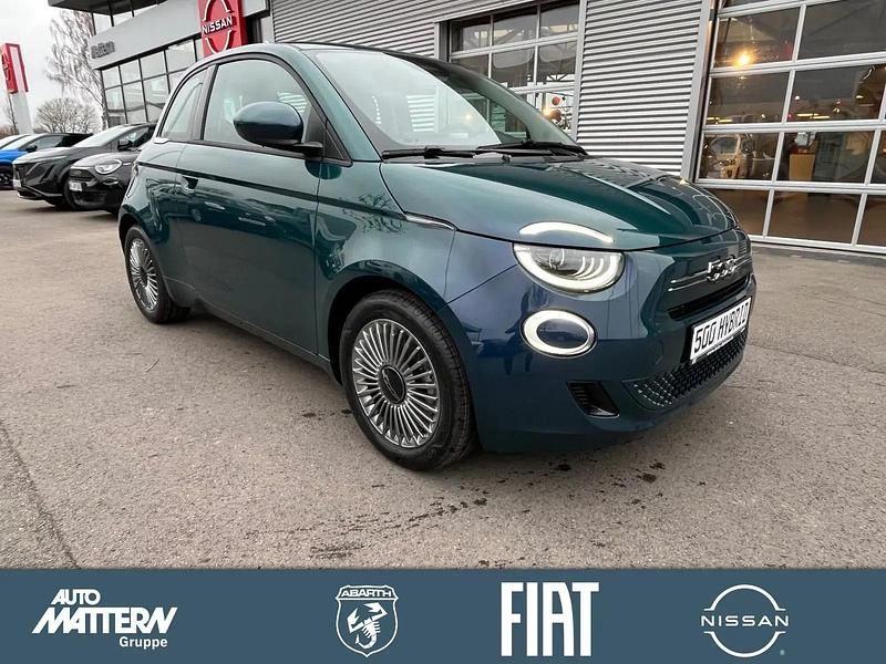 Neu Fiat 500 48 PS (35 kW) 2025 Grün Limousine