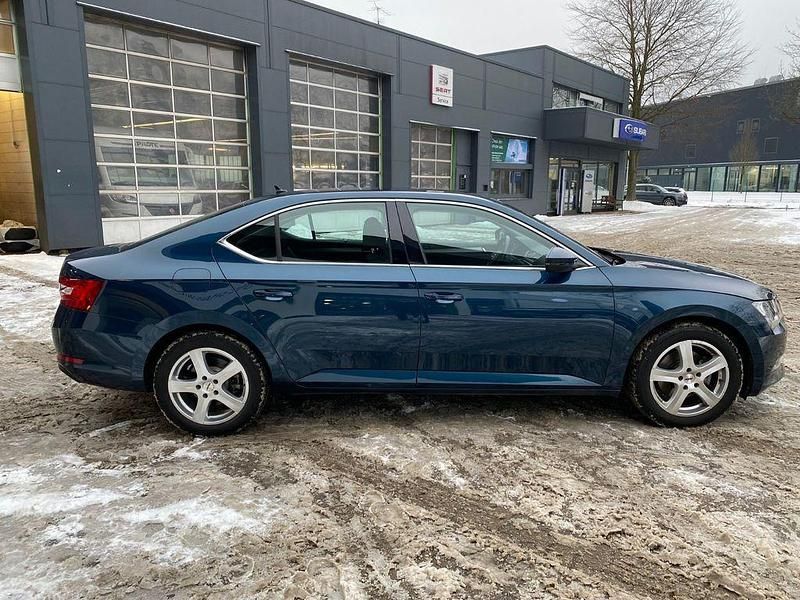 Gebraucht Skoda Superb Ambition 220 PS (161 kW) 2015 Blau Limousine