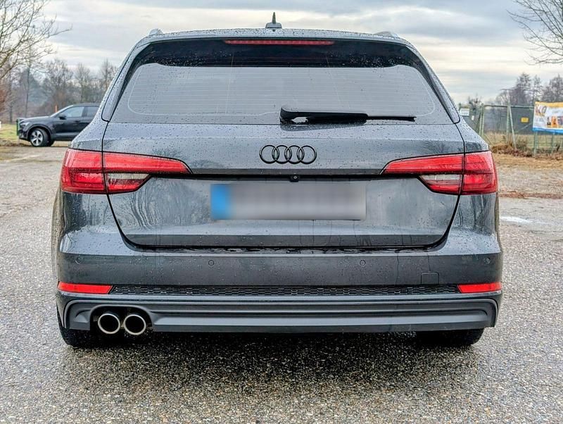 Gebraucht Audi A4 Sport 218 PS (160 kW) 2016 Grau Kombi