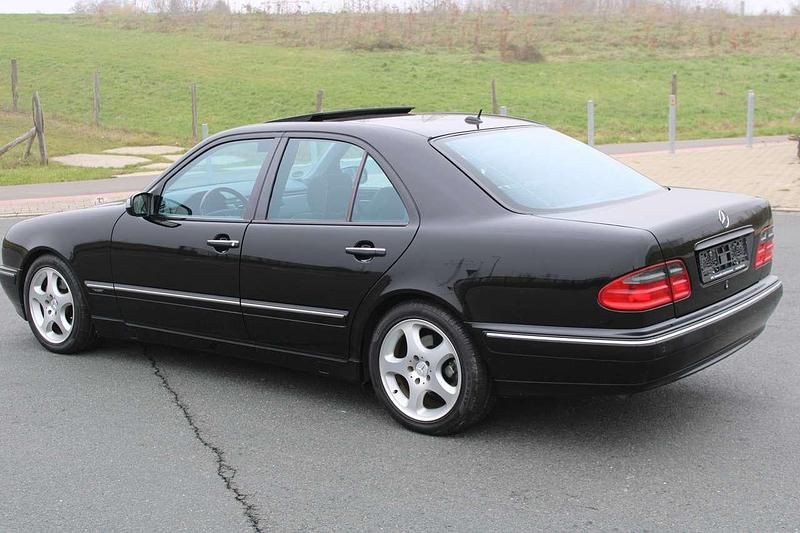 Gebraucht Mercedes E320 Avantgarde 224 PS (164 kW) 2001 Schwarz Limousine
