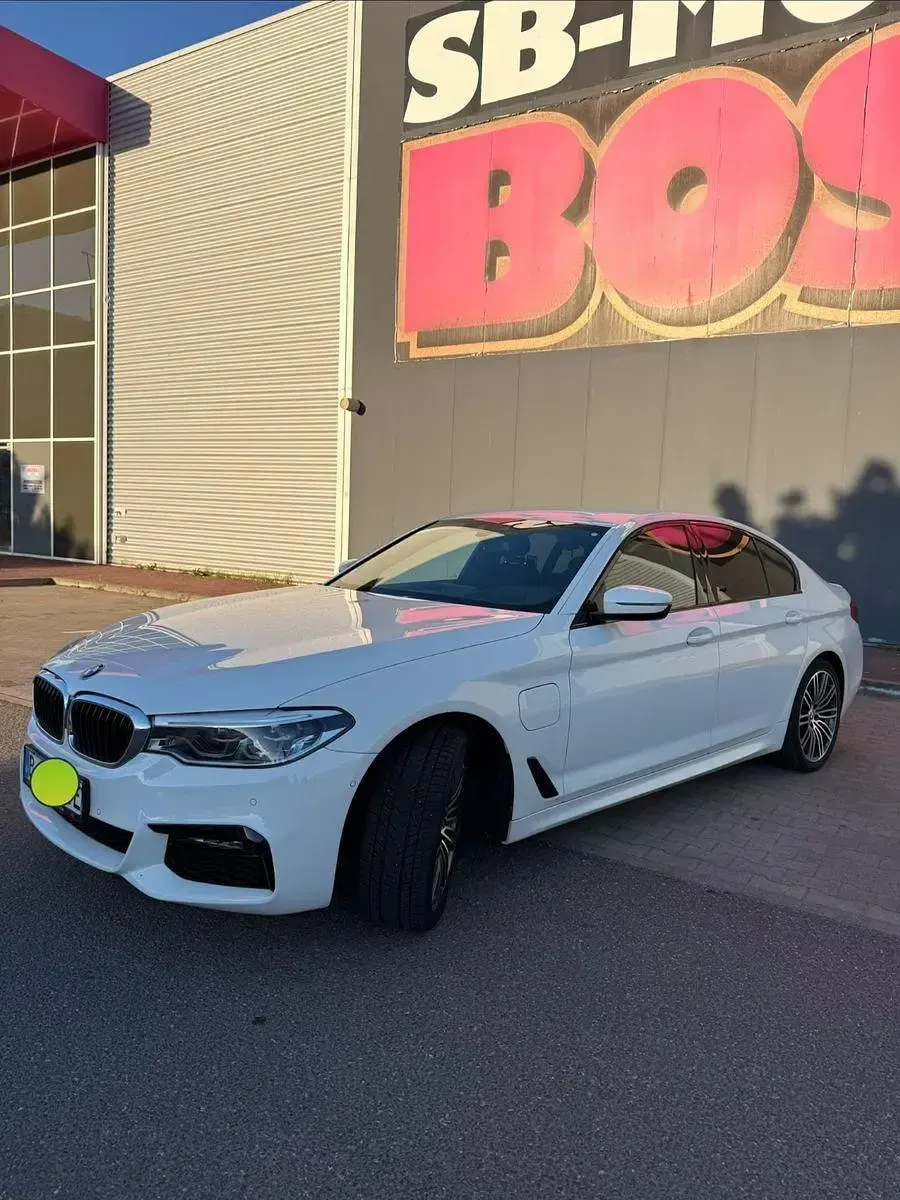 Gebraucht BMW 530e M Sport 252 PS (185 kW) 2019 Weiß Limousine