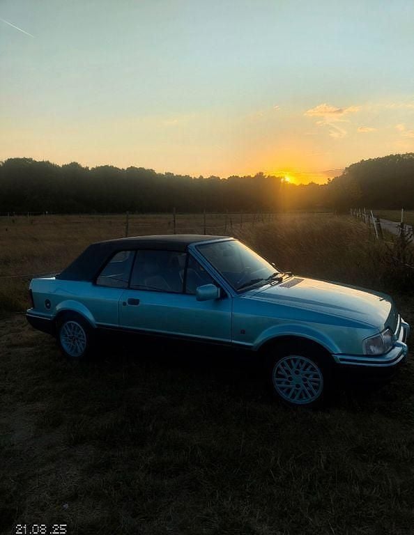 Blau Gebraucht 1989 Ford Escort Cabriolet Cabrio | 3.000 € - Bild 1/4