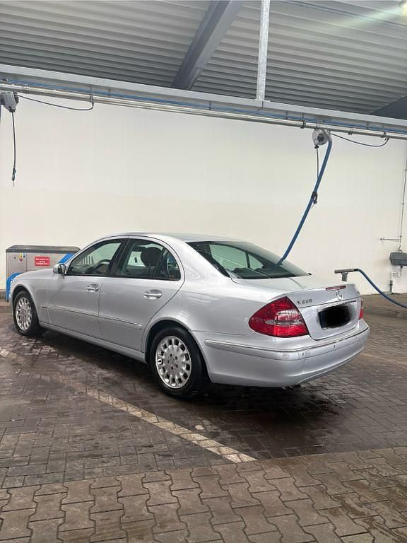 Gebraucht Mercedes 220 150 PS (110 kW) 2005 Silber Limousine