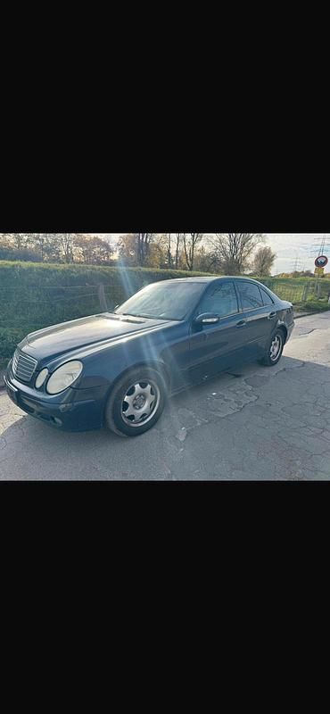 Gebraucht Mercedes E220 150 PS (110 kW) 2003 Schwarz Limousine