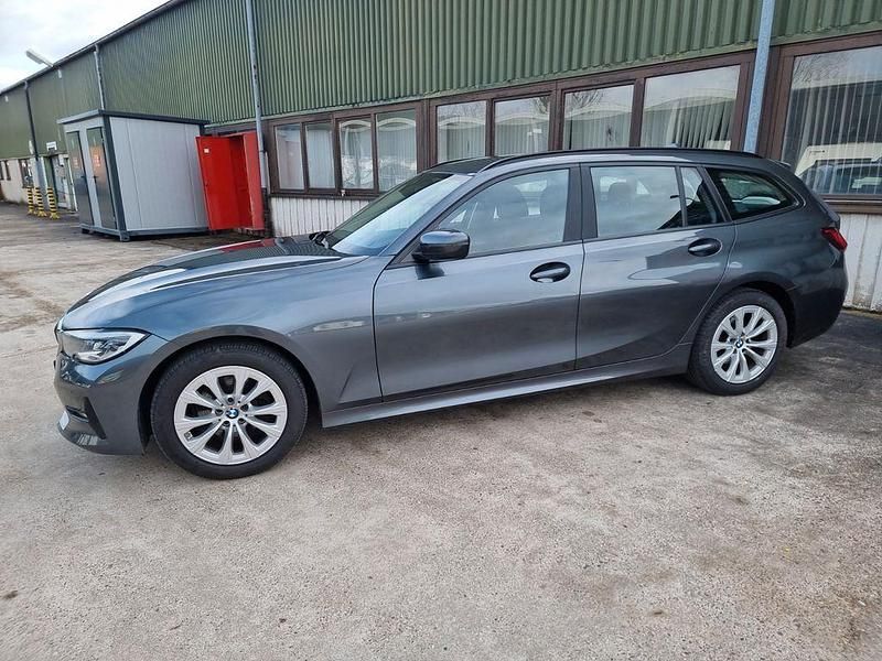 Gebraucht BMW 320 190 PS (139 kW) 2020 Grau Limousine