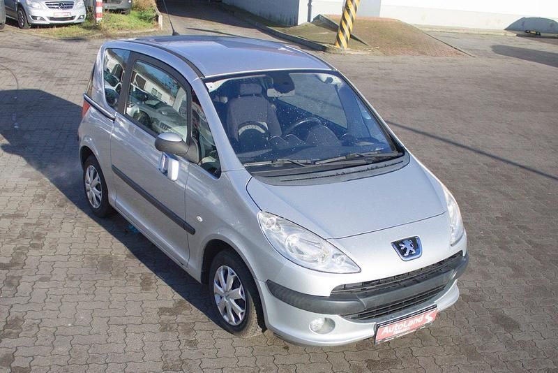 Gebraucht Peugeot 1007 74 PS (54 kW) 2005 Silber Van / Kleinbus