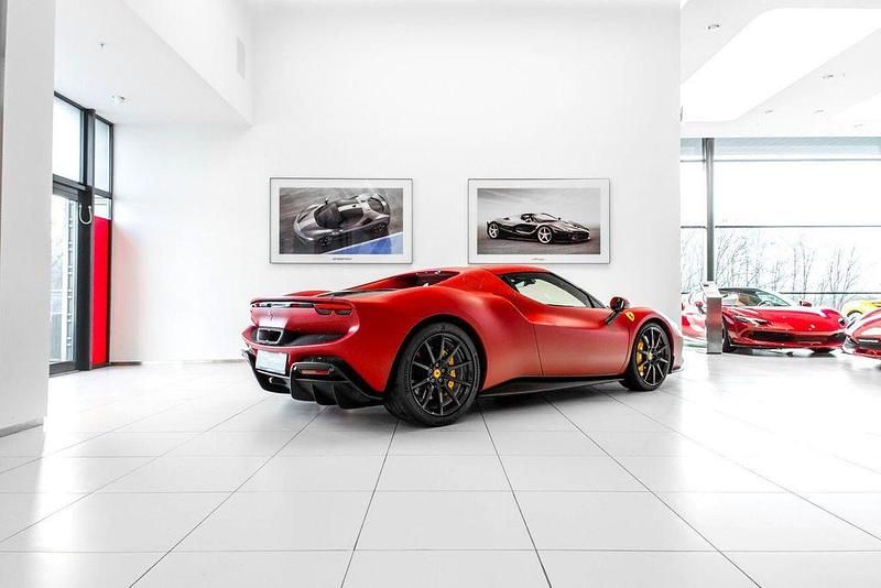 Gebraucht Ferrari 296 829 PS (609 kW) 2023 Rot