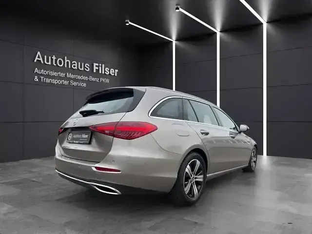 Gebraucht Mercedes C200 Avantgarde 163 PS (119 kW) 2023 Silber Kombi