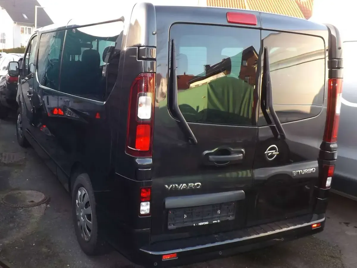 Gebraucht Opel Vivaro 125 PS (91 kW) 2018 Mitternacht schwarz (mi2) Van / Kleinbus
