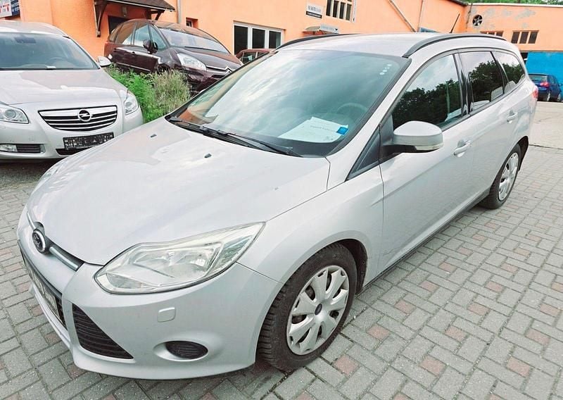 Gebraucht Ford Focus Trend 116 PS (85 kW) 2012 Silber Kombi