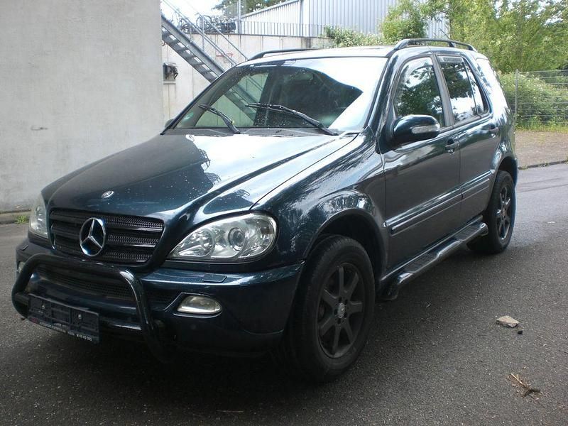 Schwarz Gebraucht 2004 Mercedes ML270 SUV | 3.550 € (Fairer Preis) - Bild 1/4