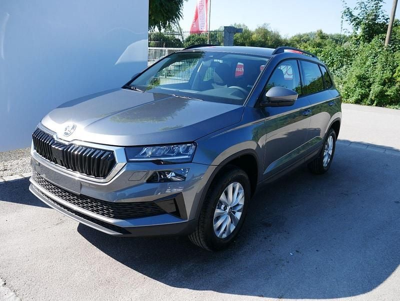 Graphite grau metallic Neu 2025 Skoda Karoq Selection SUV | 32.890 € (Superpreis) - Bild 1/4