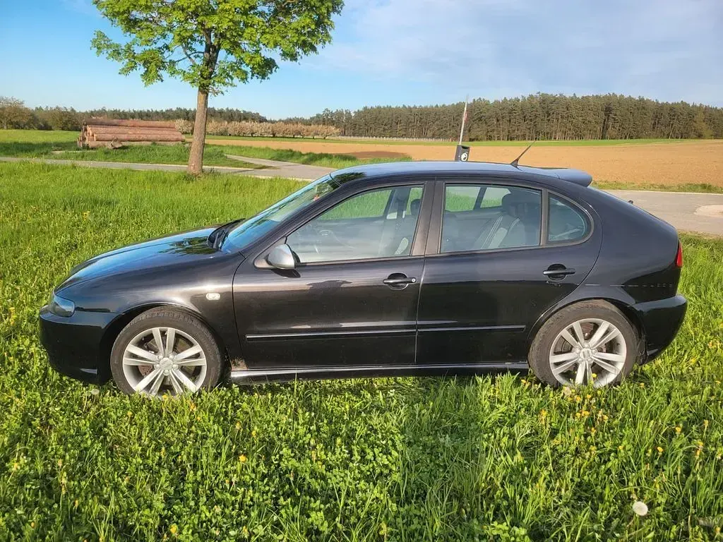 Second-hand Seat Leon FR 179 CP (131 kW) 2005 Negru Hatchback