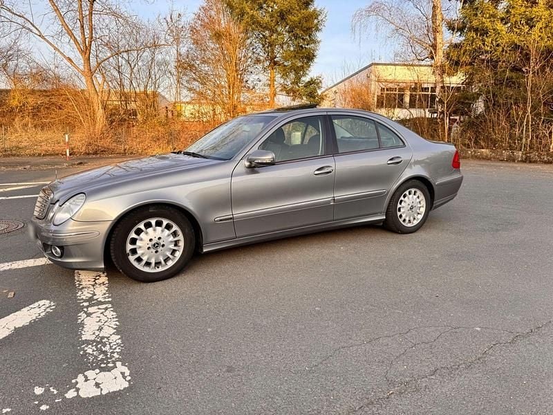 Gebraucht Mercedes E320 Elegance 224 PS (164 kW) 2009 Grau Limousine