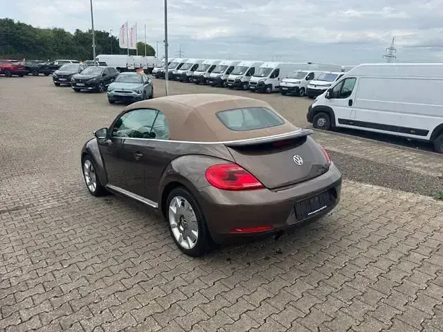 Gebraucht VW Beetle Cabriolet Design 105 PS (77 kW) 2013 Braun Cabrio