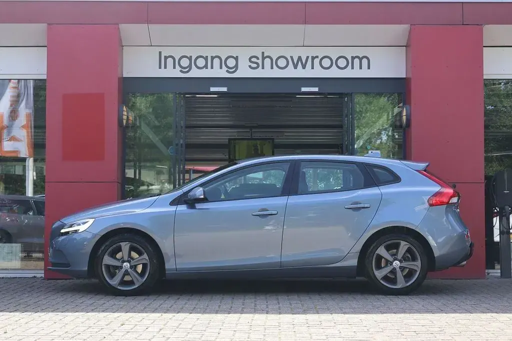Gebraucht Volvo V40 154 PS (113 kW) 2017 Blau Limousine