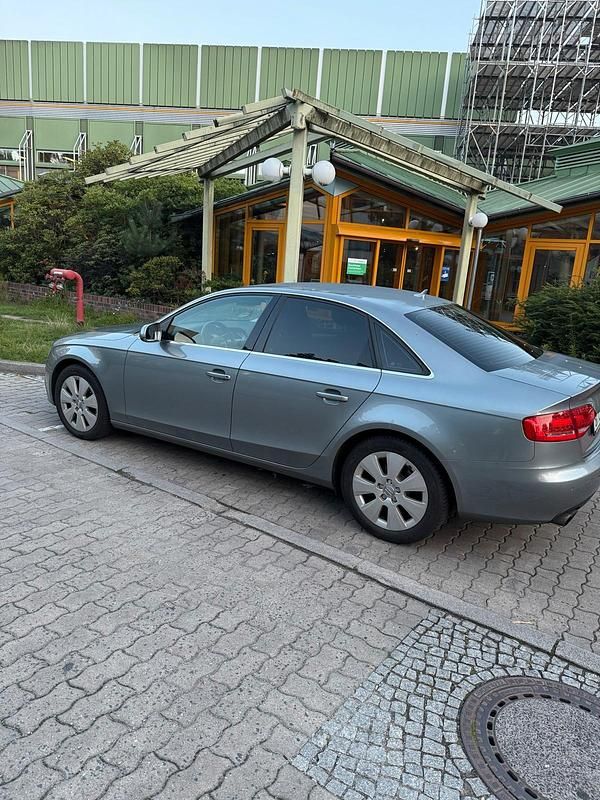 Gebraucht Audi A4 160 PS (117 kW) 2009 Grau Limousine