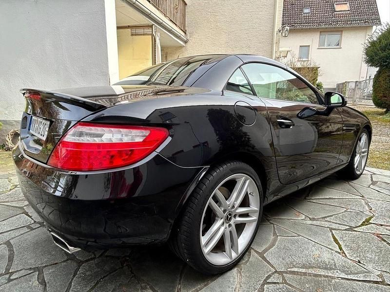 Gebraucht Mercedes SLK350 306 PS (225 kW) 2011 Schwarz Cabrio