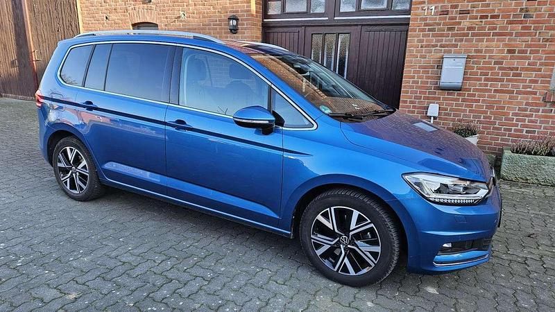 Blau Gebraucht 2023 VW Touran Highline Van / Kleinbus | 33.000 € (Fairer Preis) - Bild 1/4