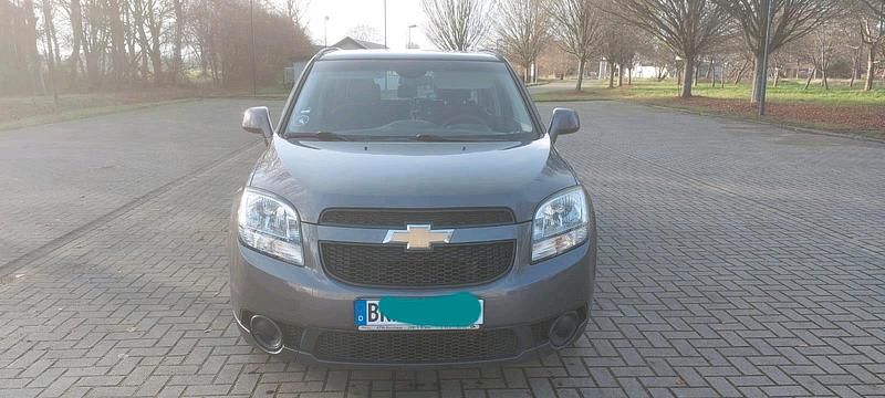 Grau Gebraucht 2013 Chevrolet Orlando Van / Kleinbus | 4.990 € (Fairer Preis) - Bild 1/4