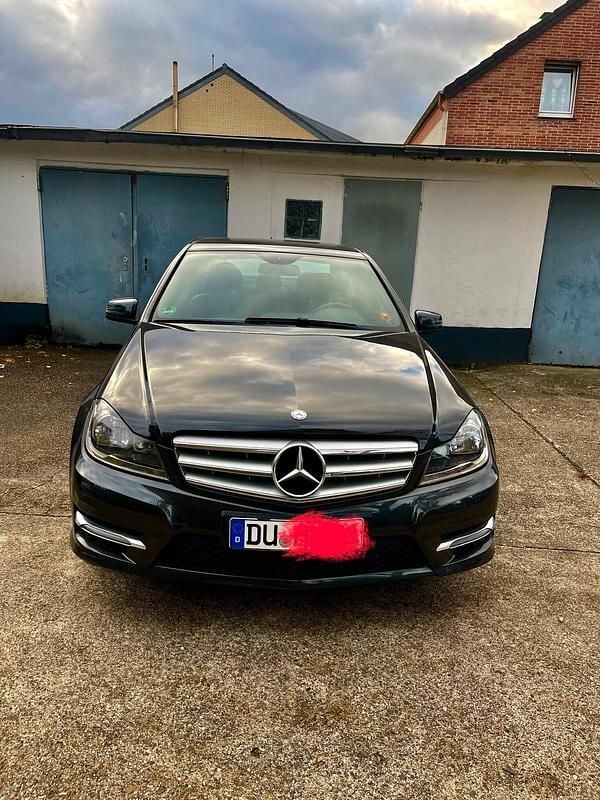 Schwarz Gebraucht 2013 Mercedes 180 Avantgarde Limousine | 14.200 € - Bild 1/4