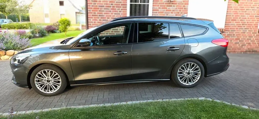Gebraucht Ford Focus ST-Line 150 PS (110 kW) 2020 Grau Limousine