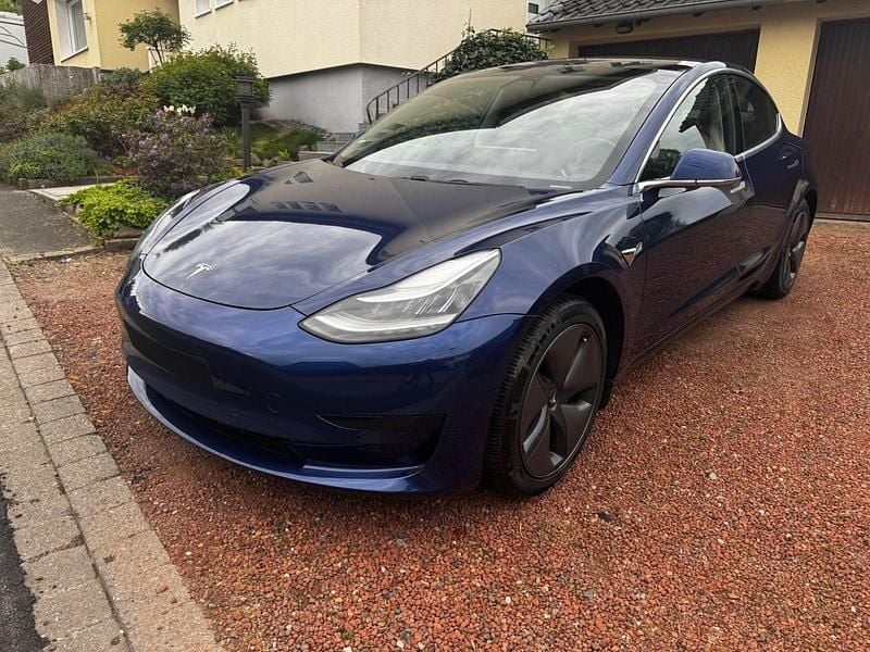 Second-hand Tesla Model 3 Standard Range 239 kW (325 CP) 2020 Albastru Berlinǎ
